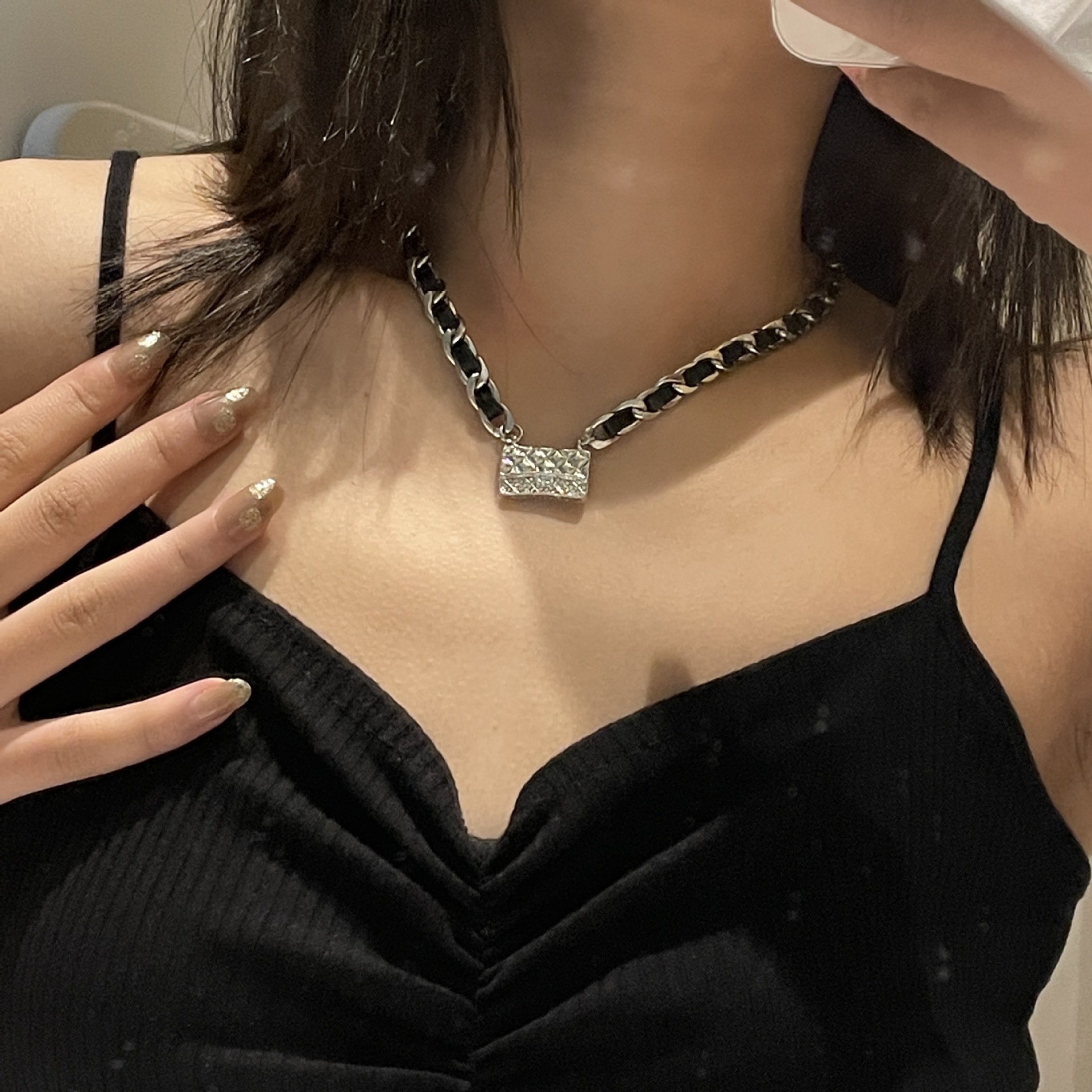 Design Retro Leather Alloy Small Bag Pendant Necklace Female Personality Simple Hong Kong Style S Blogger Clavicle Chain Fashion display picture 2