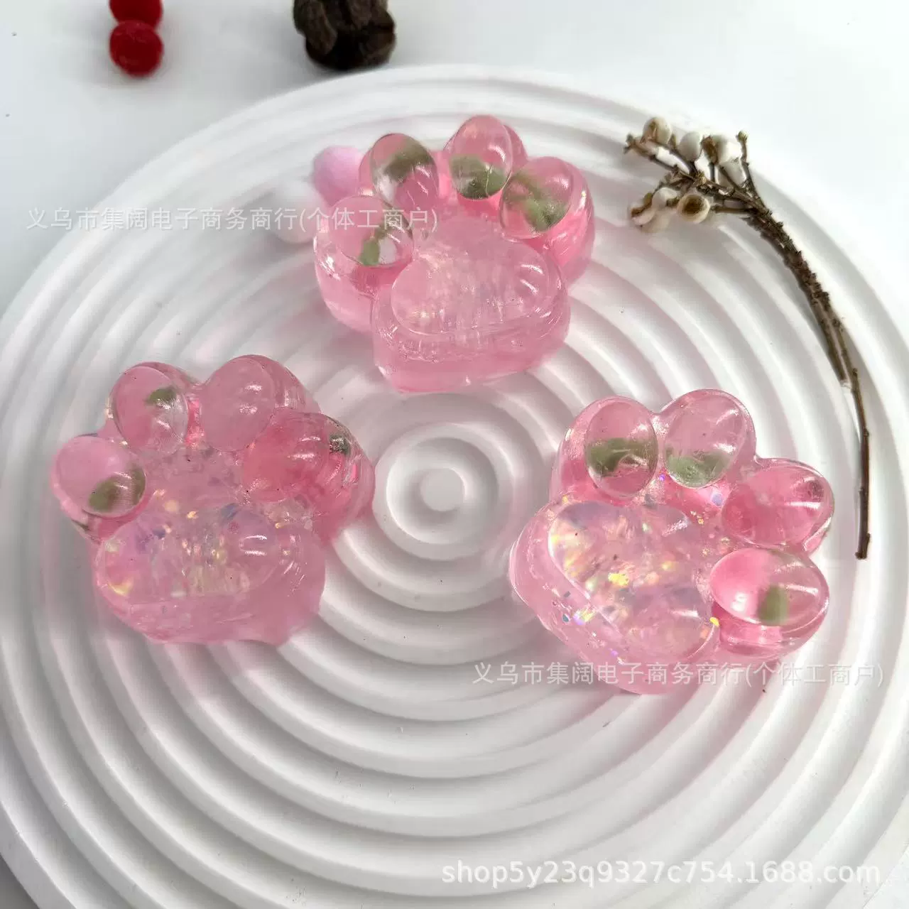 Xiaohongshu and strawberry cat claw pinch music rotten mud, creative decompression artifact Douyin live toy wholesale