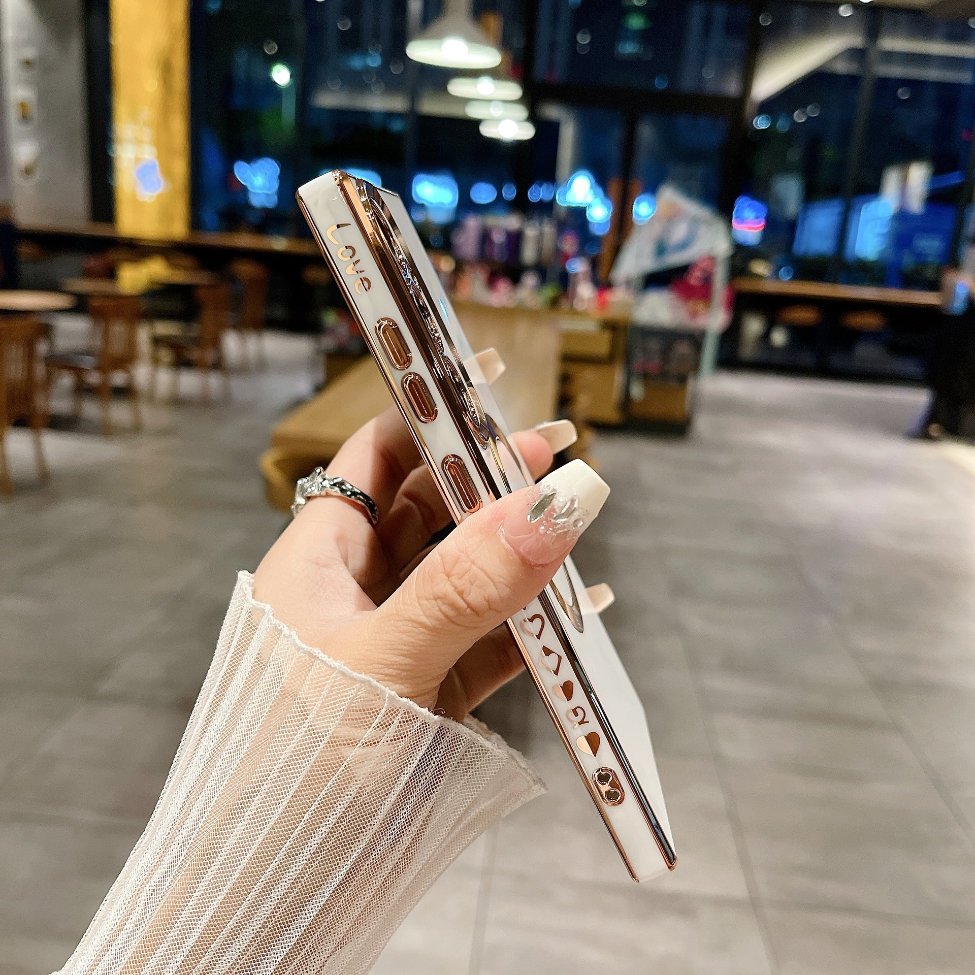 Adecuado para la carcasa cuadrada de teléfono móvil Samsung s24ultra Chapada en color real absorción magnética + funda protectora de teléfono móvil de amor lateral