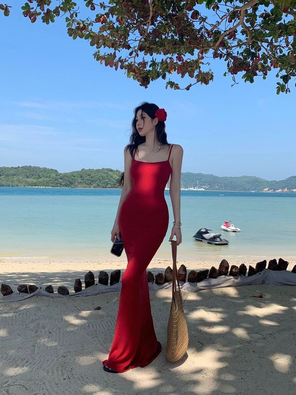 赤いサスペンダーのスカートのギャルのワンピースの女性の夏の新型の長いスカートは身を修めてヒップのスカートのお姉さんの風のスカートの魚尾のスカートを包みます|undefined