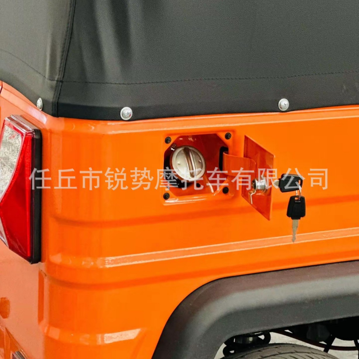 Mototaxi Triciclo de Pasajeros a Gasolina con Techo Sombrilla para Transporte