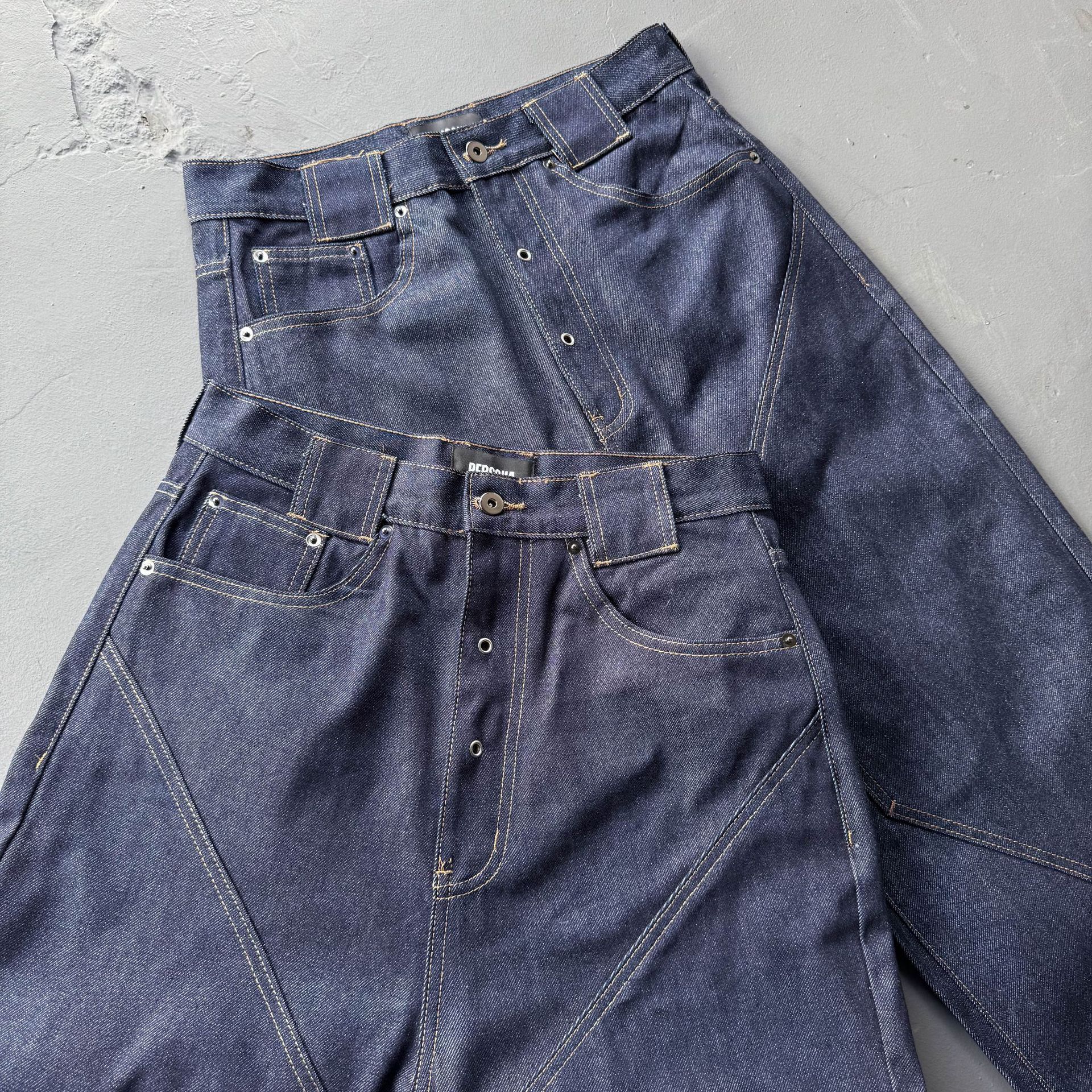 Raw Denim Herrenjeans Mit Geometrischem Schnitt Und Weiter Passform_voghion.com
