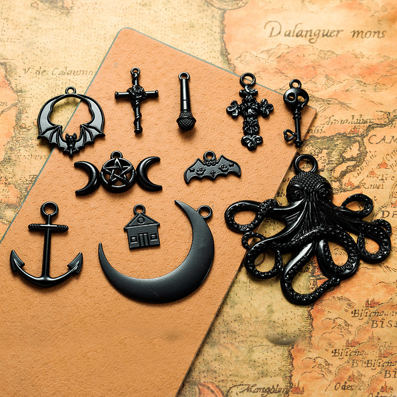 Zinc alloy electrophoresis black pendant DIY handmade accessories necklace accessories retro punk bracelet black pendant wholesale