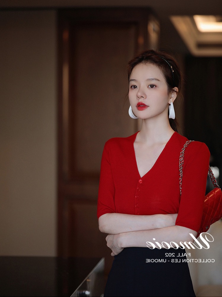 Áo len dệt kim tay lỡ cổ V dáng ôm chất liệu lụa đá mùa hè, mỏng nhẹ đa năng — đen
