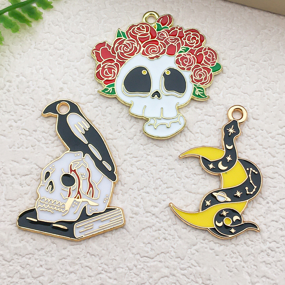 4g Weight Pendant Jewelry Making Type DIY Jewelry Accessories, Keychain Classification 1 Piece Quantity Alloy Material Halloween Festival Sun, Moon, Cat, Snake, Skull Pattern Cute Style Enamel, Enamel Craft 1 Piece Alloy Sun Moon Cat Pendant DIY Jewelry Accessories Keychain 5