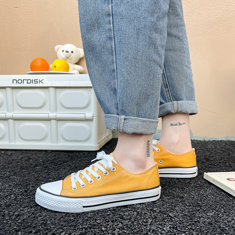 Zapatos de lona para mujeres 2026 nuevos zapatos de tela plana versátiles de verano delgados zapatos casuales transpirables zapatos de skate de altura baja tendencia masculina