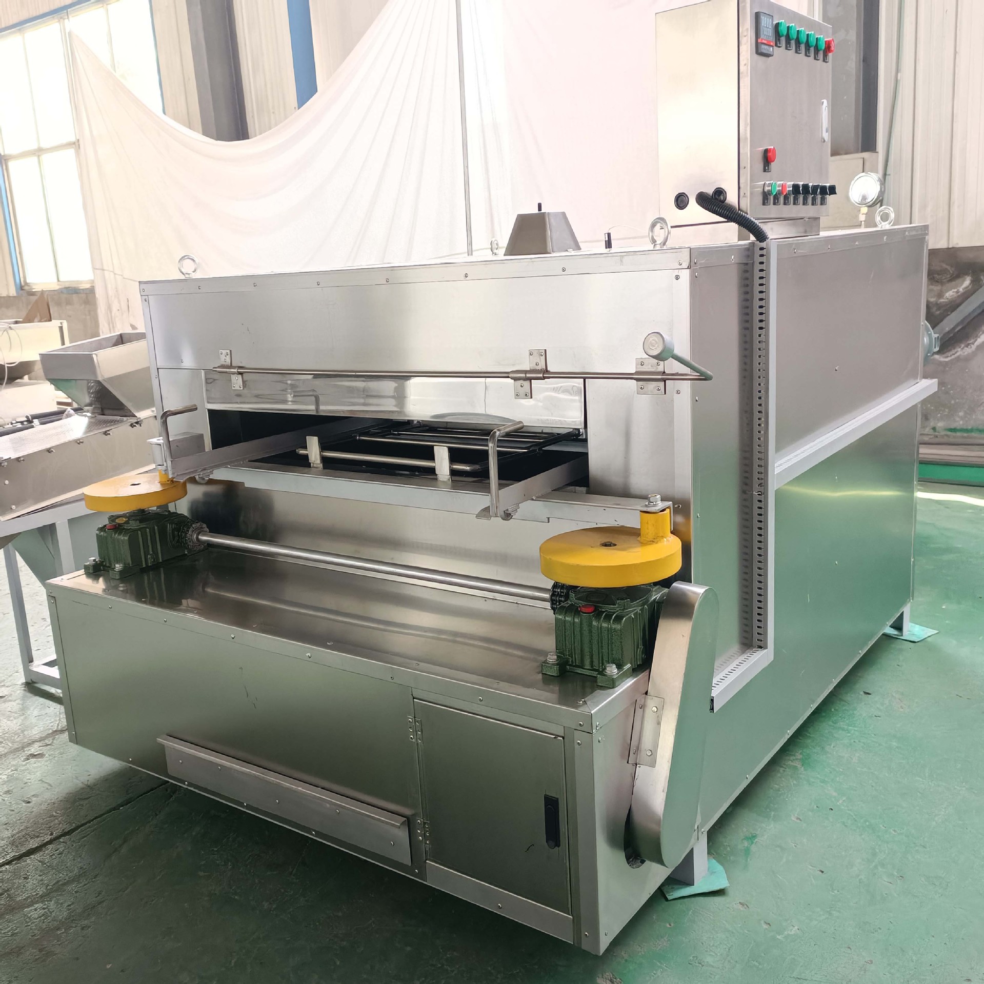 鱼皮花生摇摆炉板栗烘烤机休闲花生加工件摇摆式烘烤炉