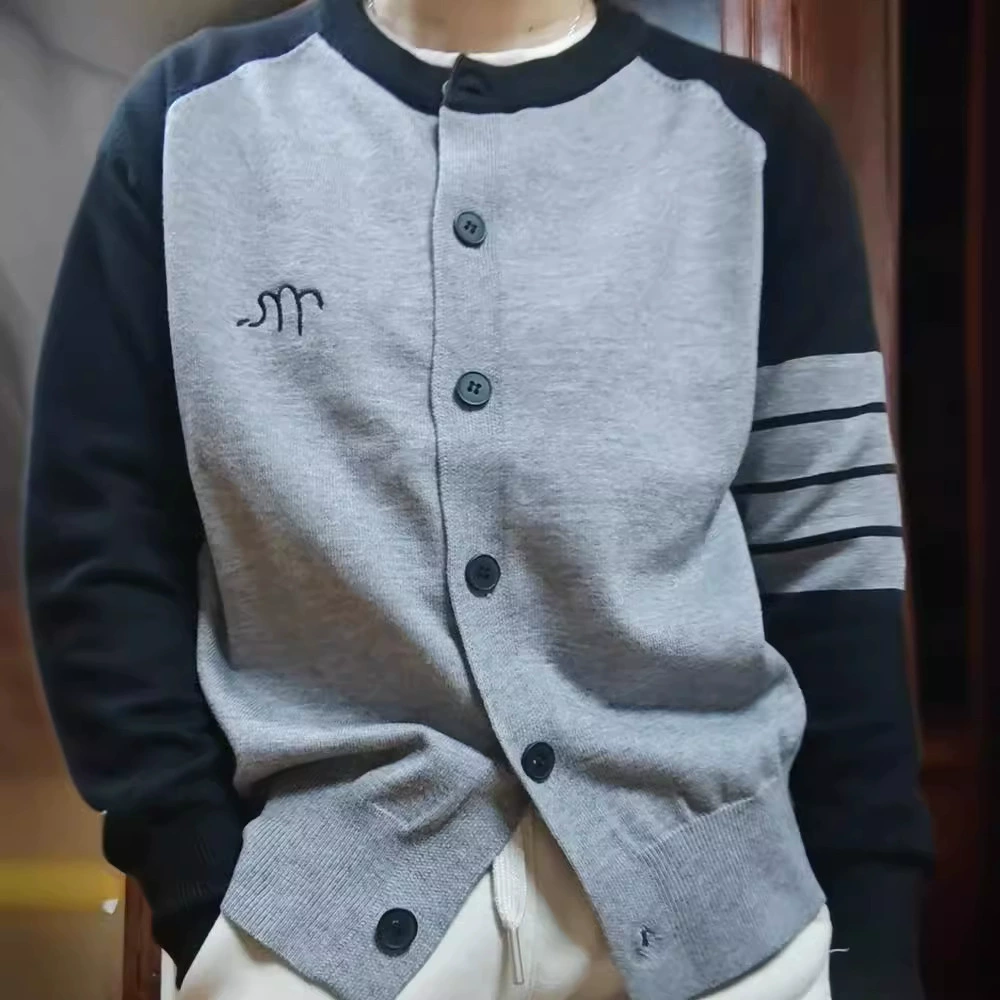 Женский вязаный кардиган контрастного цвета с вышивкой в стиле ретро, весна 2024, новый свободный корейский стиль, самая последняя подходящая куртка-свитер 115kg