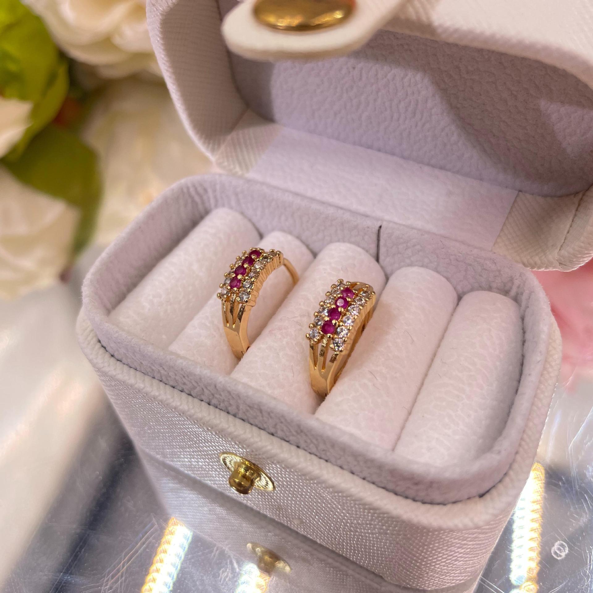 2026 nuevas opciones transfronterizas joyería de moda aretes de zircón joyería de cobre dorado para mujeres aretes de estilo múltiple