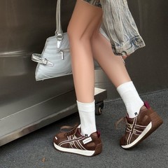 韓国版の本革通気性スリムフォレストガンプシューズ女性用 2025 夏と秋の新しいファッション多用途カジュアルスポーツシューズトレンド