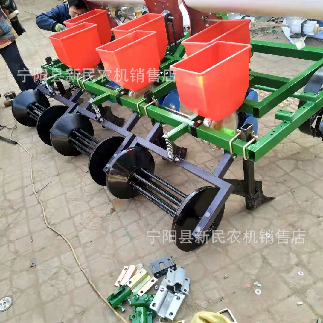 起垄花生种植机起垄施肥播种花生一体机行距可调旋耕过土地使用
