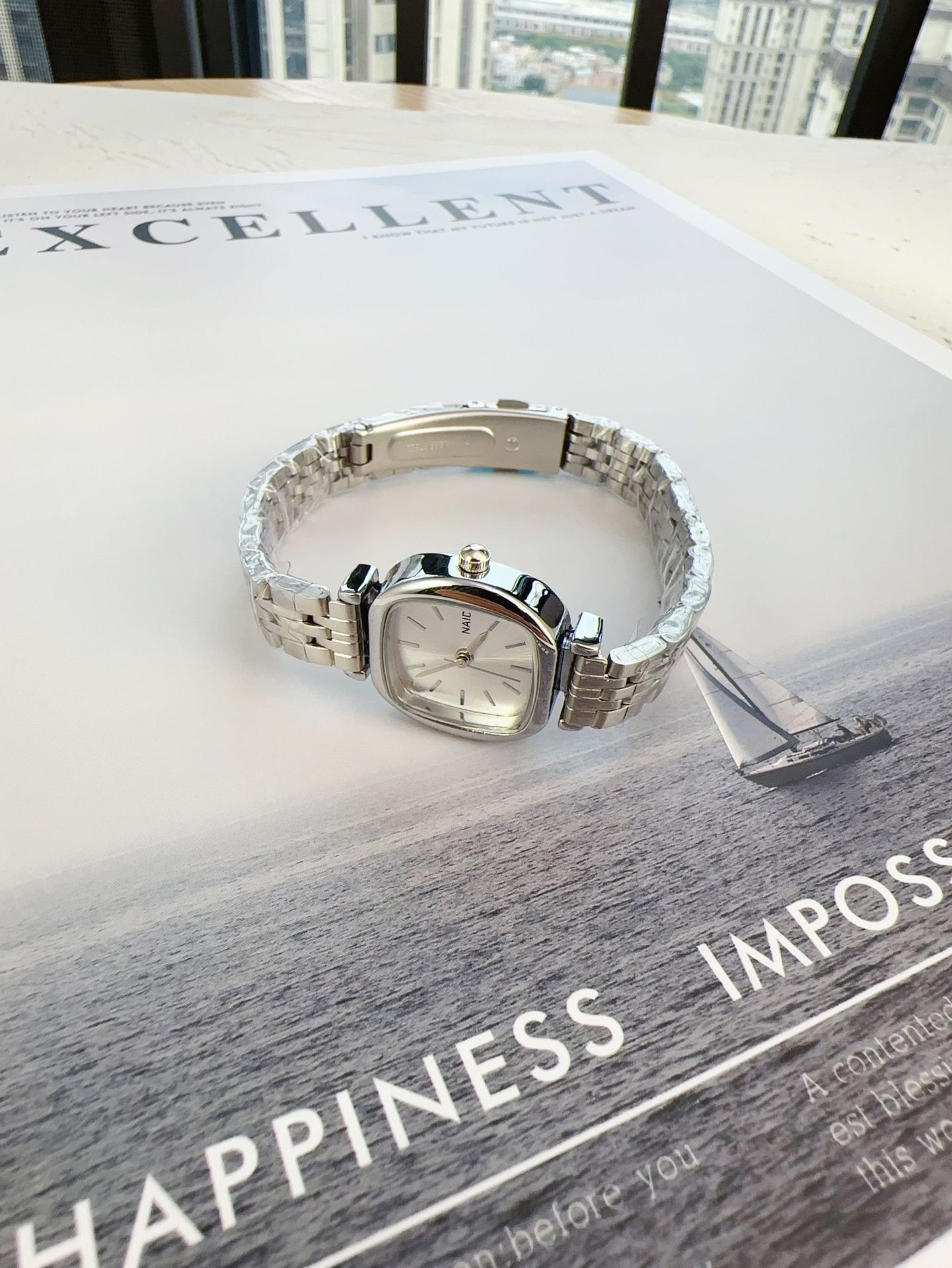 Quartz Movement Geometric Pattern Casual Geometric Concealed Buckle Quartz Women's Watches