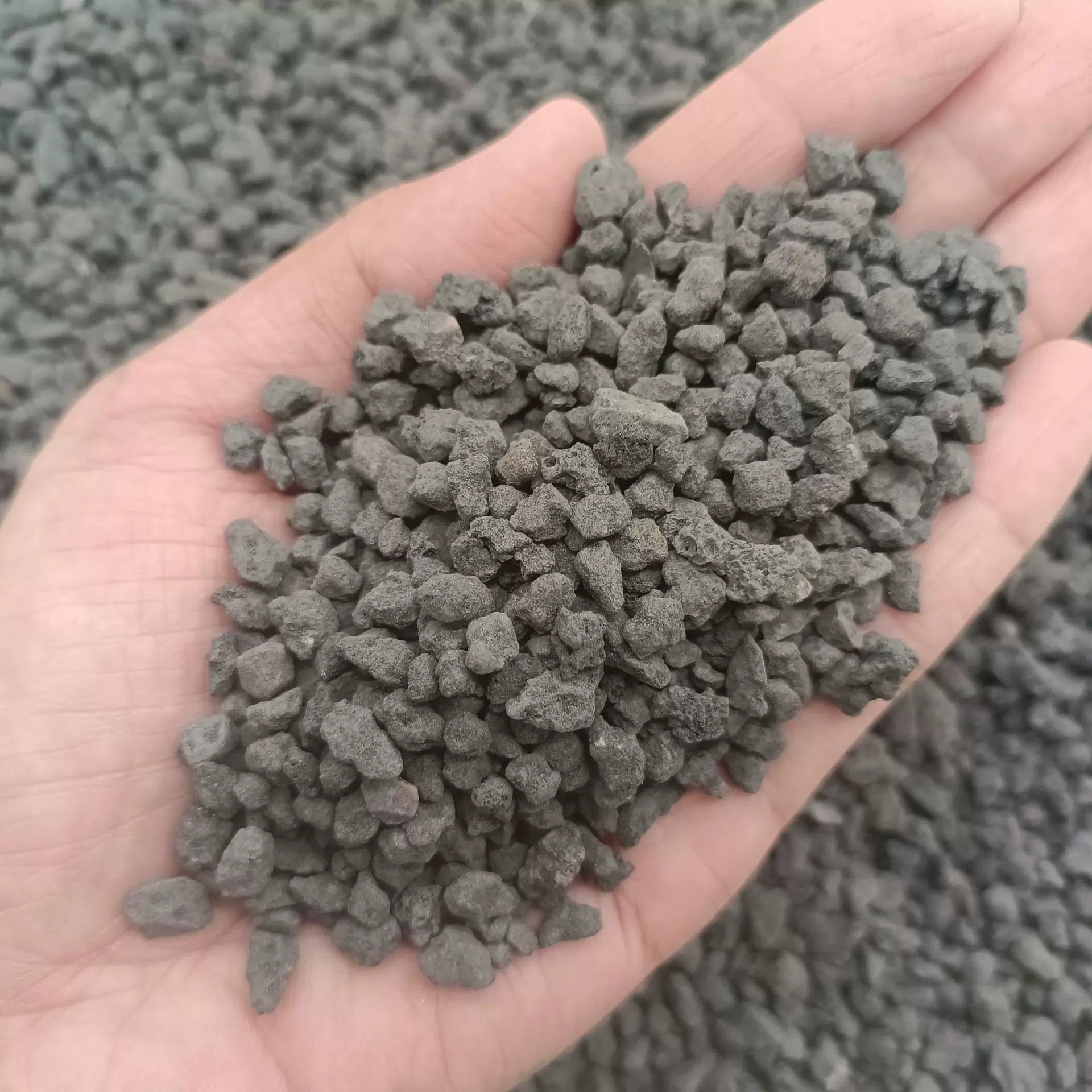 黑色火山石6-9mm园林工程工污水处理景黑火山石颗粒大块黑火山石