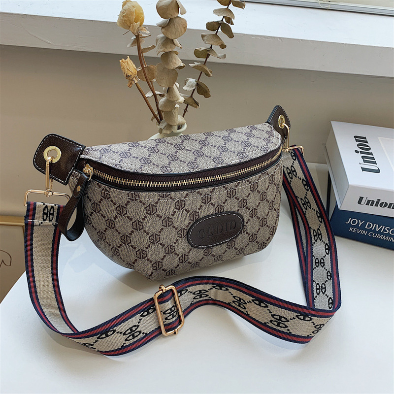 2026 New Trendy Chest Bag for Women, Fashionable Versatile Waist Bag, Popular on Instagram, Niche Single-Shoulder Crossbody Small Bag