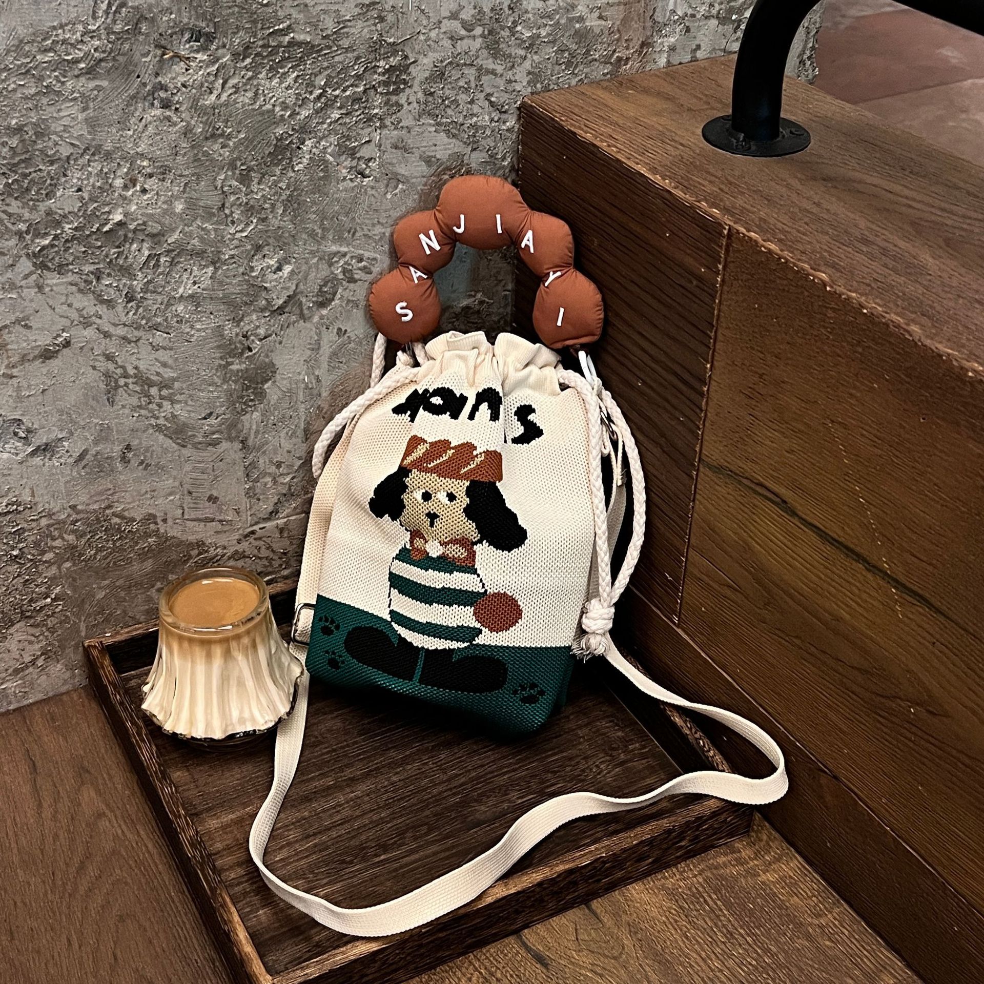 Hat dog + coffee handle
