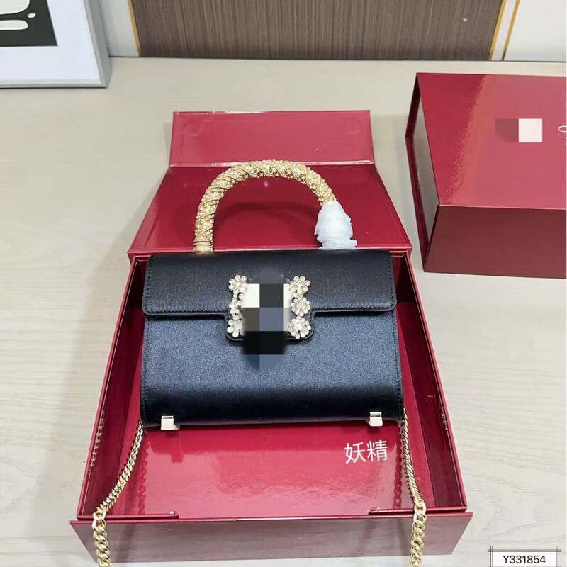 25 New Models of Rv Patent Leather Handbags with Diamond-Embellished Floral Clasps, Silk Flap Small Bags, Exquisite Fashion Evening Handbags 25 New Models of Rv Patent Leather Handbags with Diamond-Embellished Floral Clasps, Silk Flap Small Bags, Exquisite Fashion Evening Handbags