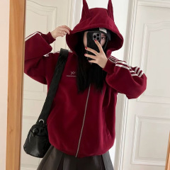 美式潮牌酒红色耳朵连帽卫衣女2025秋季拼接三条杠设计感开衫上衣