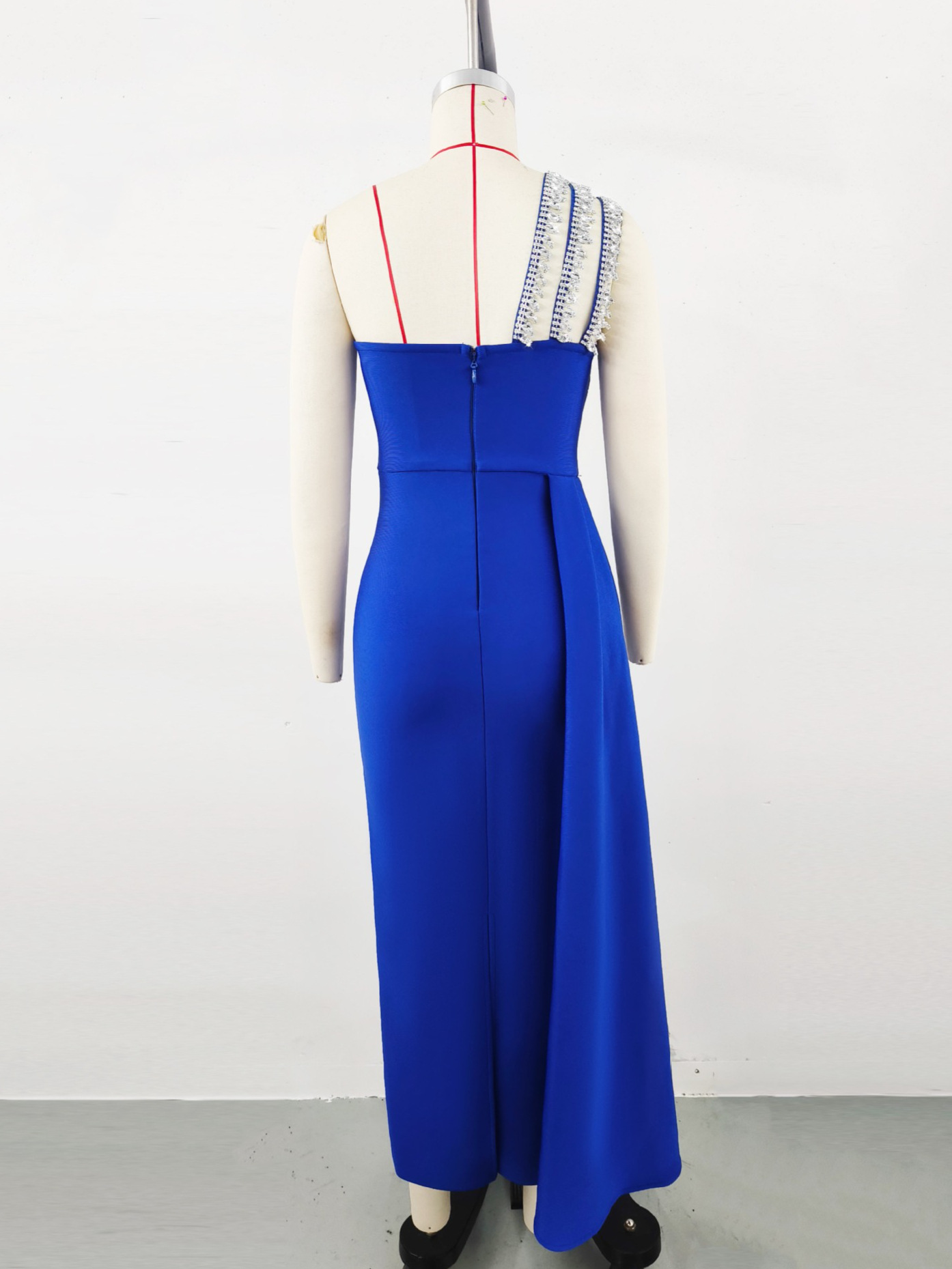Vestido de noche de diamantes con hombros inclinados para mujer de alta gama transfronteriza, temperamento de banquete femenino, vestido de vendaje de gama alta de lujo ligero