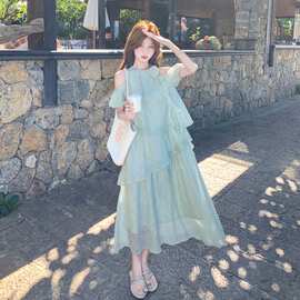 浅绿色森系浪漫氛围感立体花朵连衣裙女2026夏季新款超仙露肩长裙