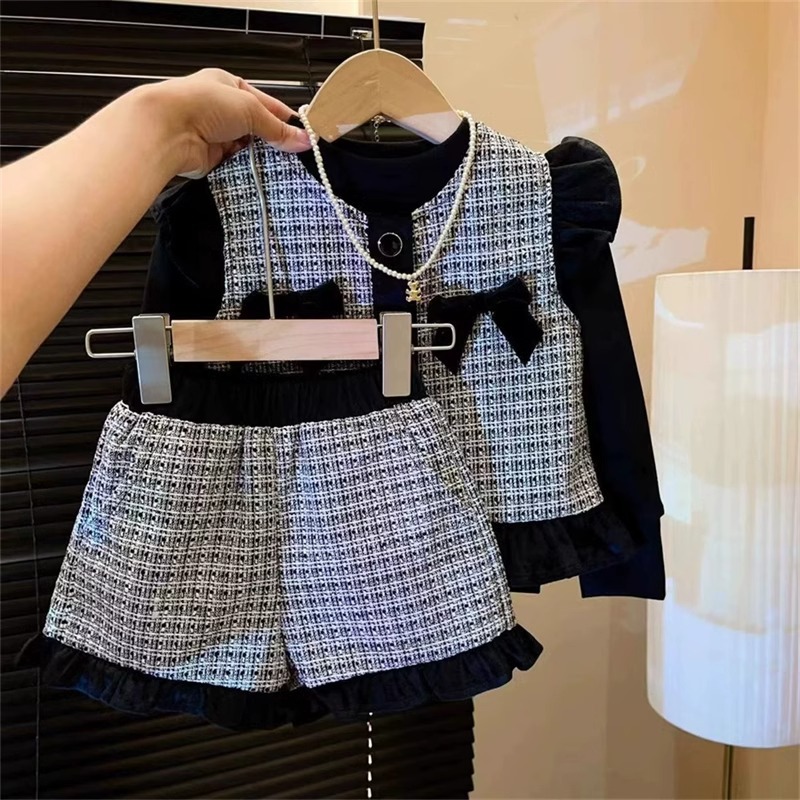 2024 Spring and Autumn New Korean version of Girls Plaid Little Flavor Style Set Children's Long Sleeve Base Shirt Shorts Three-piece Set