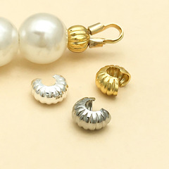 14k包みの金のかぼちゃの紋様の三日月はdiyの手作りのアクセサリの部品のCのブレスレットのポジショニングの玉を掛けて終わりの月を掛けてボタンを掛けます。