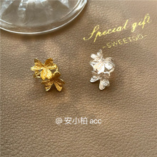 法式设计小众花朵耳骨夹无耳洞女耳环高级小众金属肌理三瓣花耳夹