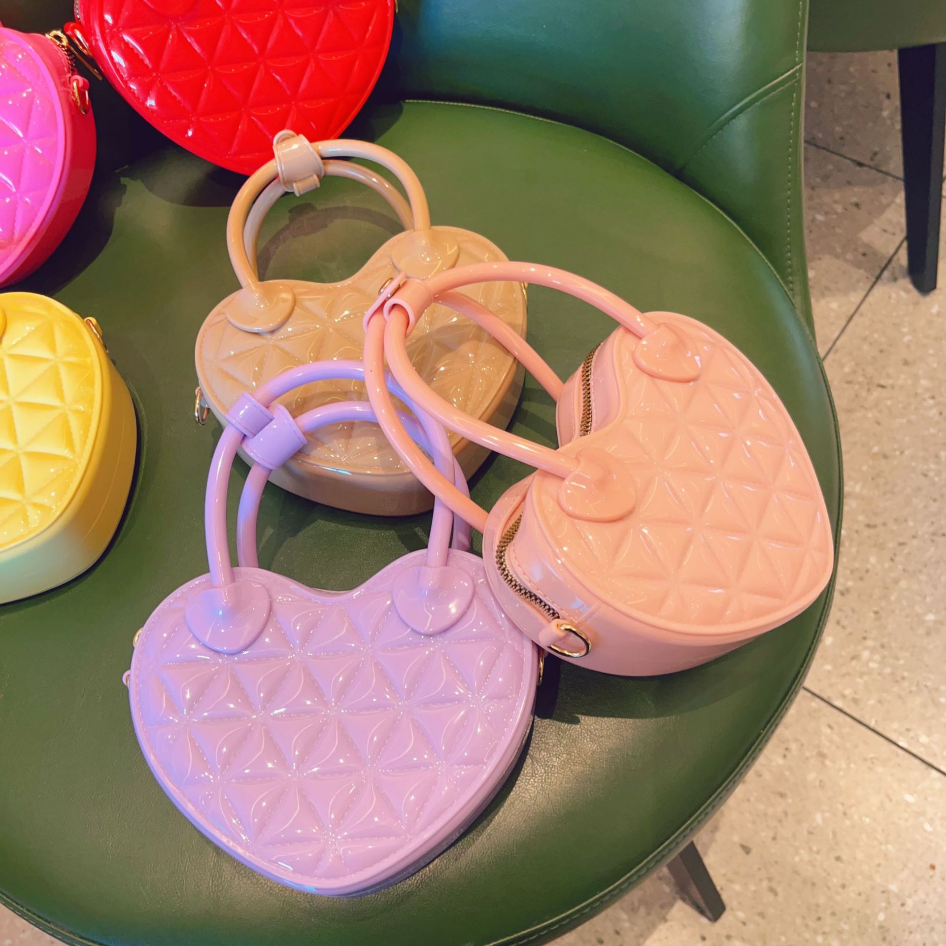 New PVC jelly bag for early spring 2025, heart-shaped hand-held small bag, diamond-shaped single-shoulder crossbody ladies' bag, sweet small bag undefined