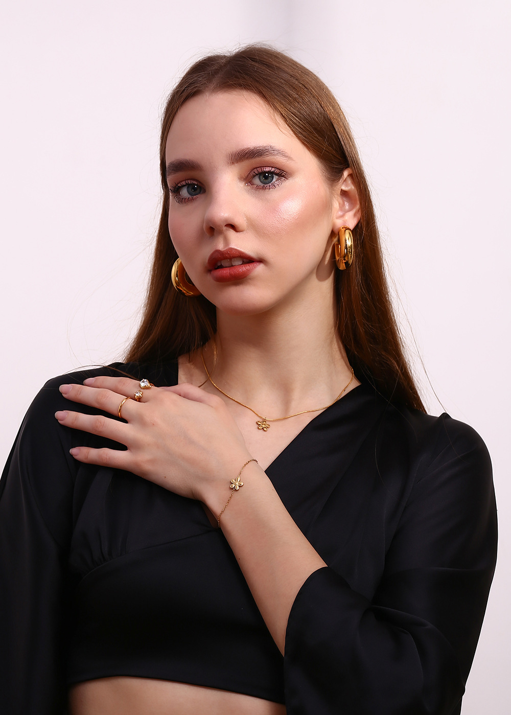 Model Show Flower Pendant Necklace Bracelet