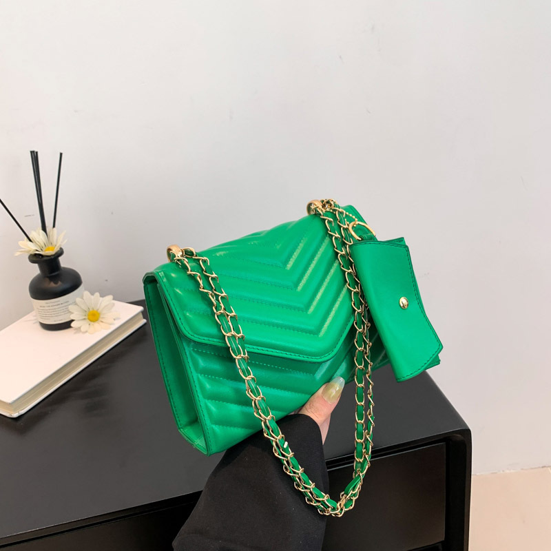 Bolsa pequeña popular de este año para mujeres 2023 otoño nueva moda simple bolsa de mensajero ins cadena costura pequeña bolsa cuadrada