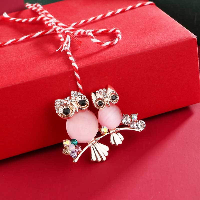 Broches en perles représentant des animaux : abeille, grenouille, libellule, pic, hibou, éléphant, tête de léopard, paon (vente en gros)._voghion.com