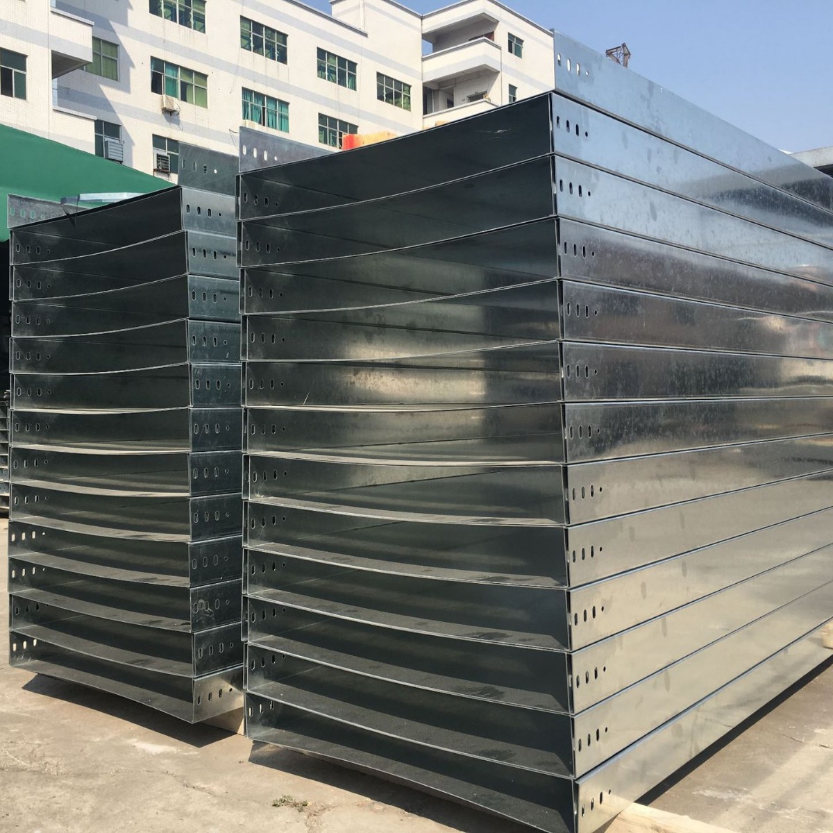 镀锌槽式桥架 普通钢制桥架 铁线槽 金属槽式桥架 厂家直销桥架