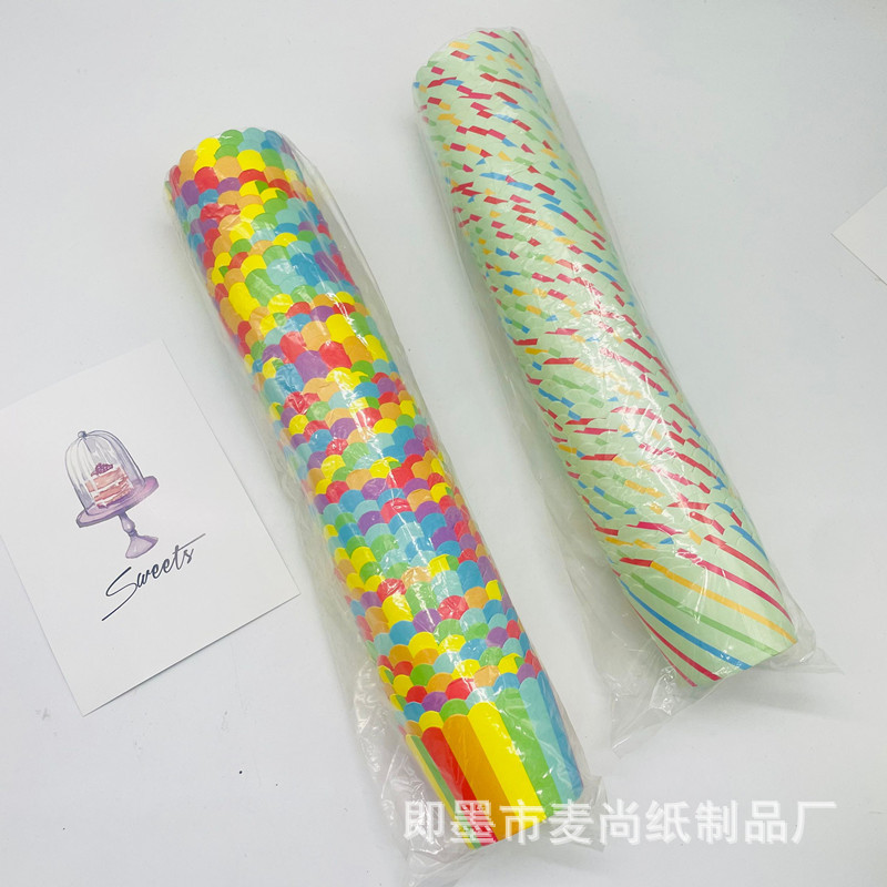 Venta al por mayor 50 tazas de papel de pastel medianas resistentes a altas temperaturas Taza de papel a prueba de aceite Taza de máquina gruesa Taza de pastel de gasa