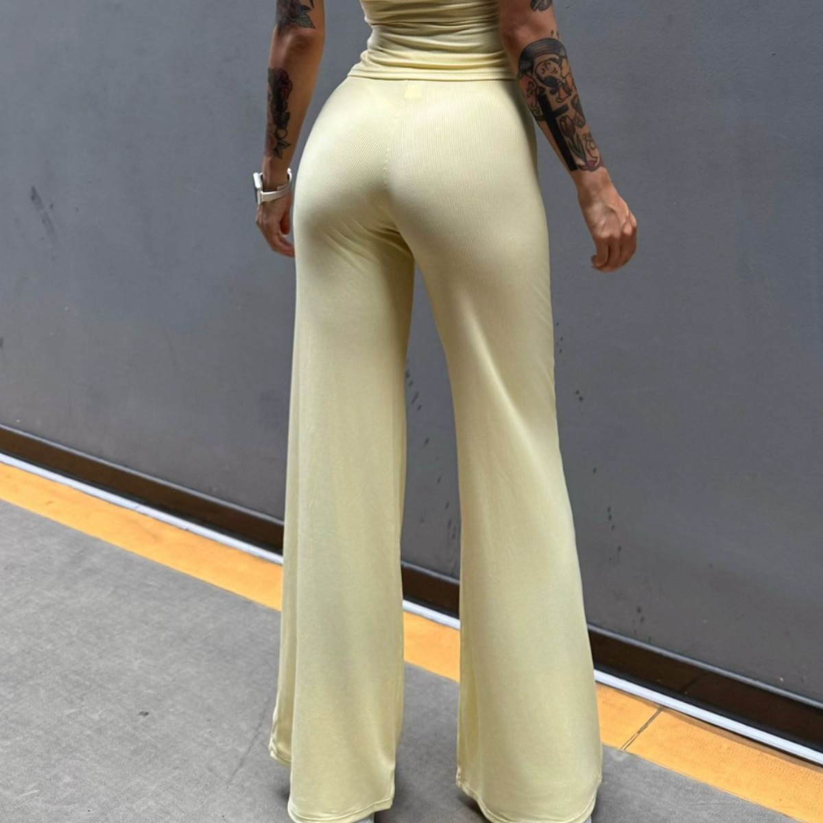 Pantalón perezoso que muestra la elasticidad de la cadera, enorme y cómodo drapeado, cintura pequeña pura, yoga recto, fitness, pantalones deportivos de ocio, mujeres