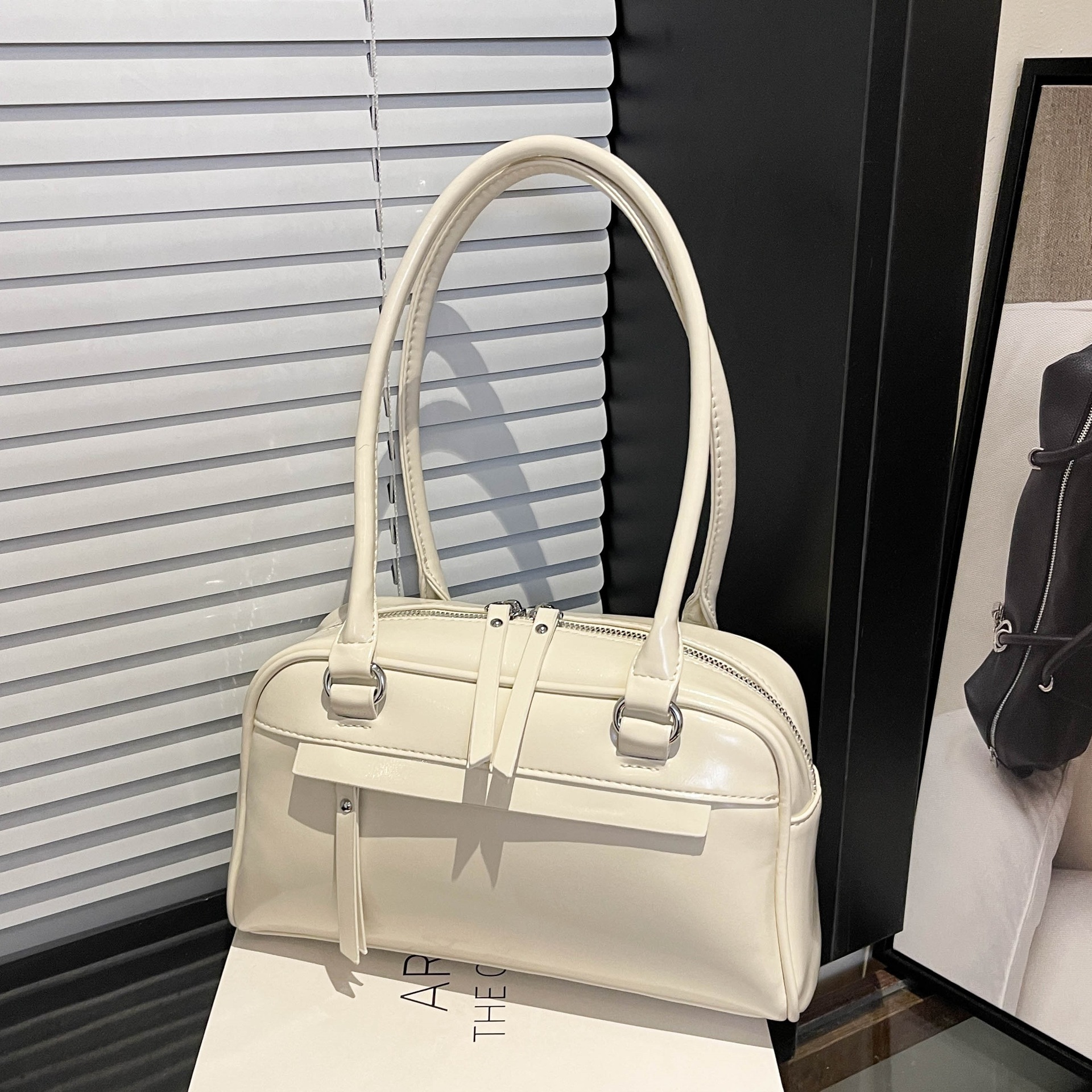 Bolso de axila de sentido avanzado de la moda coreana transfronteriza para mujer 2025 nuevo bolso de bolos de un solo hombro simple y versátil
