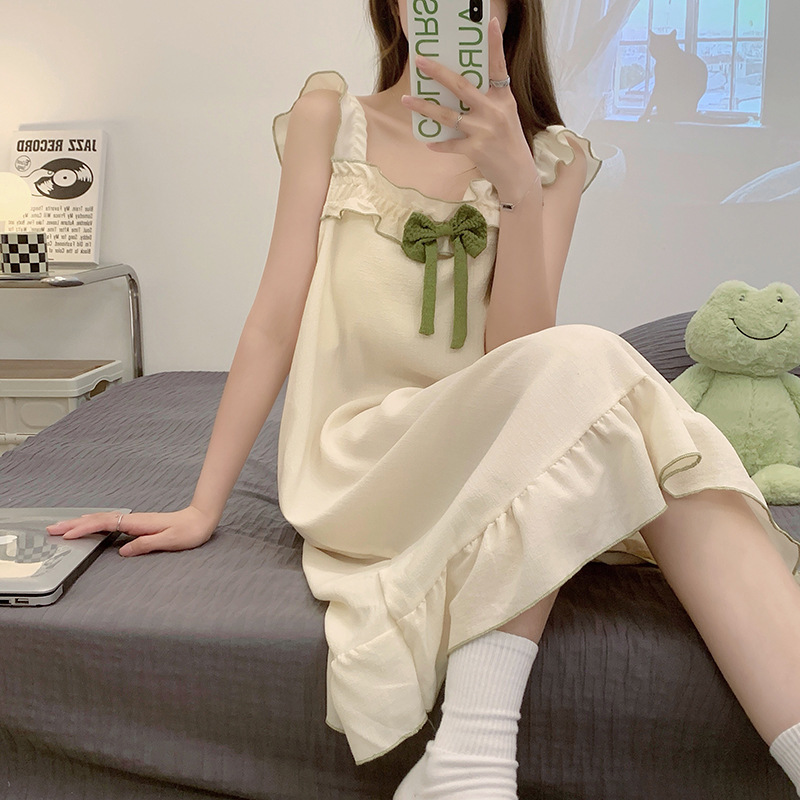 Camisón de verano al por mayor con correa de almohadilla de pecho coreano dulce burbuja de algodón Pijama de longitud media de las mujeres al aire libre desgaste del hogar