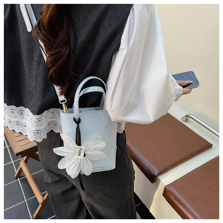 Fashionable and high-quality hand-held small bag for women, 2025 new summer Instagram versatile phone bag, Korean style trendy crossbody bag undefined