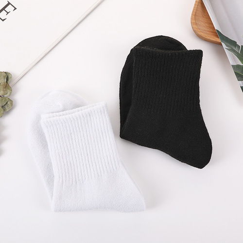Korean style black and white solid color sports and leisure men's socks, summer comfortable and soft mid-calf socks, refreshing and breathable casual socks