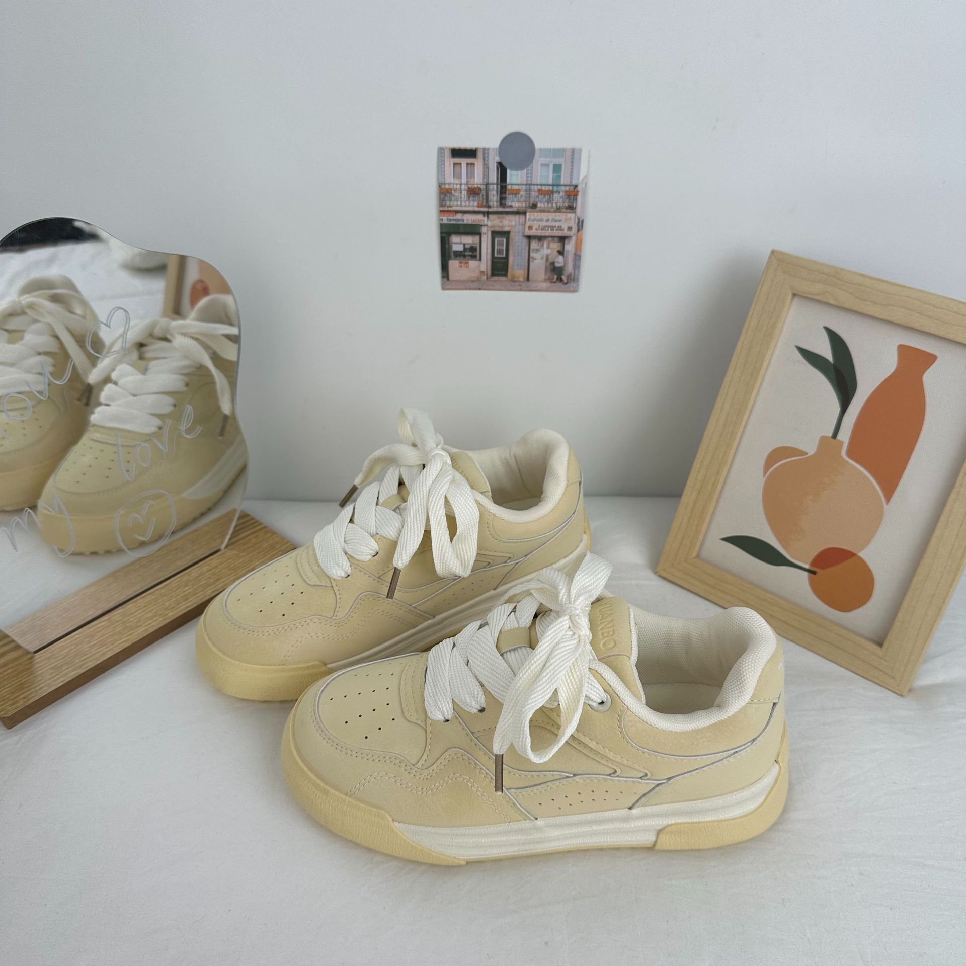 Zapatos de suela gruesa de ondas bajas de nicho femenino, zapatos de entrenamiento de estilo alemán, 2025 primavera nuevos zapatos de lona de fibra