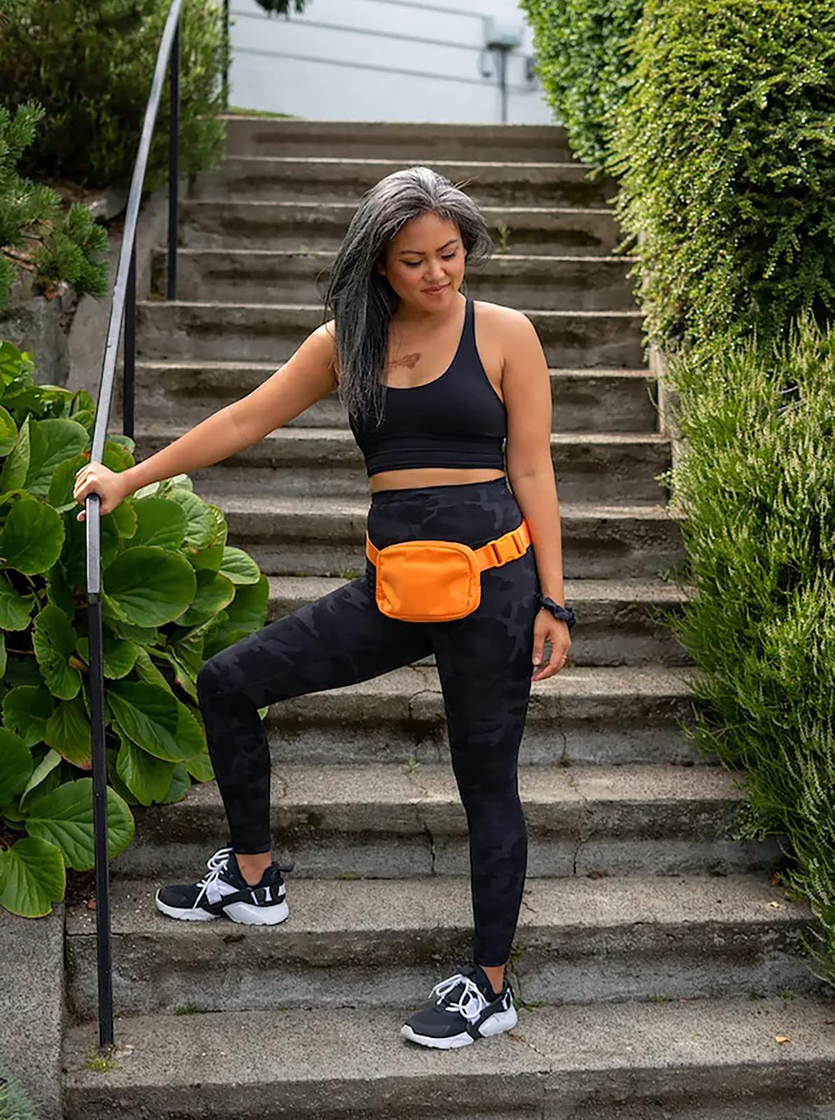 Women's with adjustable waistband, fashionable running and hiking waist bag_voghion.com