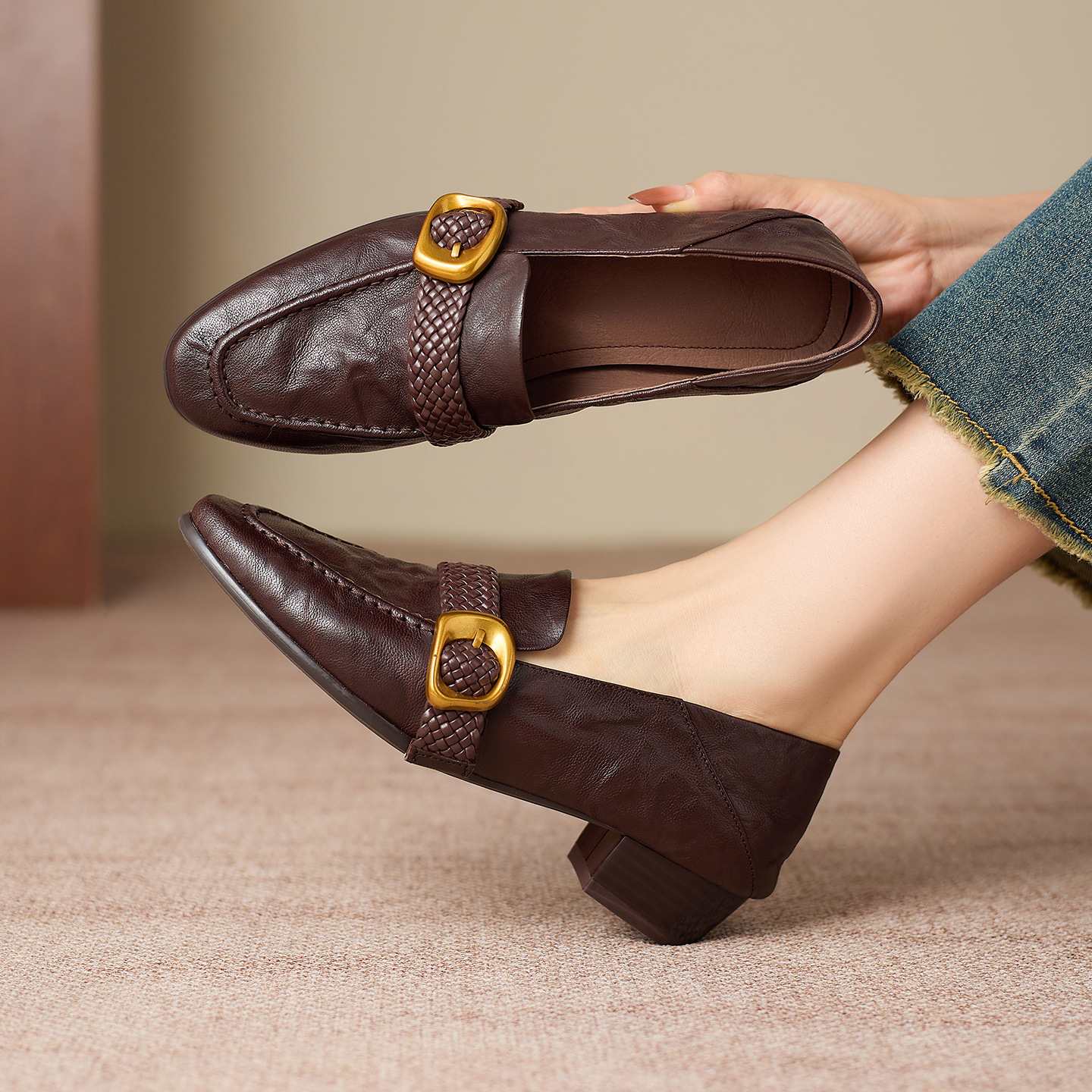 Giày lười nữ mũi vuông da cừu gót thô phong cách vintage khóa dệt — màu nâu
