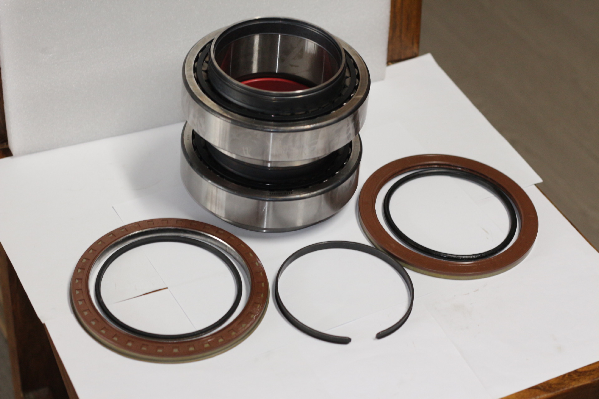 Heavy-duty truck and bus maintenance-free wheel hub bearing 805008.09.H195 rear axle wheel bearing assembly
