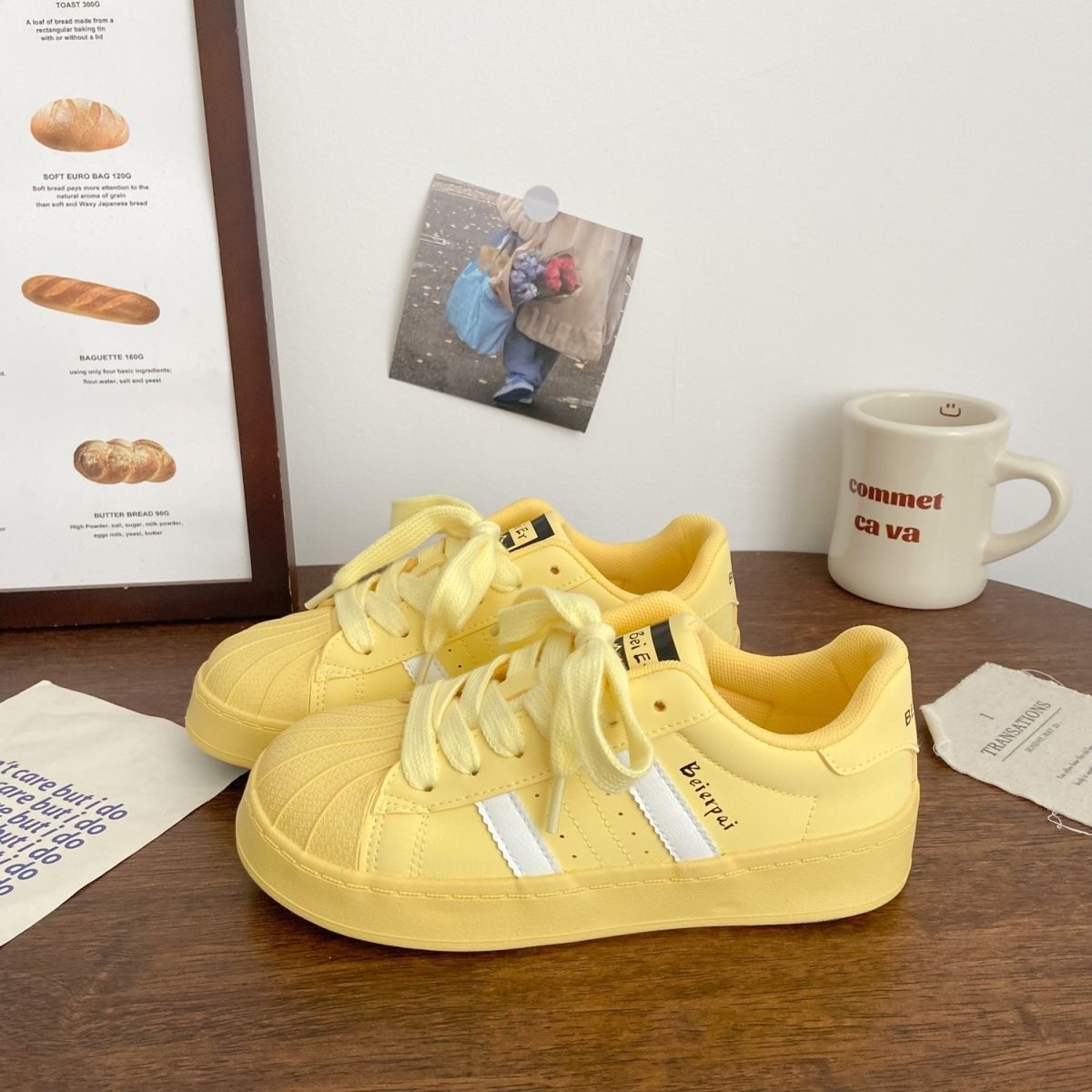 Zapatos de mujer de concha de suela gruesa con cabeza de tabla casual 2025, verano, nuevos zapatos blancos transpirables con suela suave, no cansados, zapatos blancos versátiles