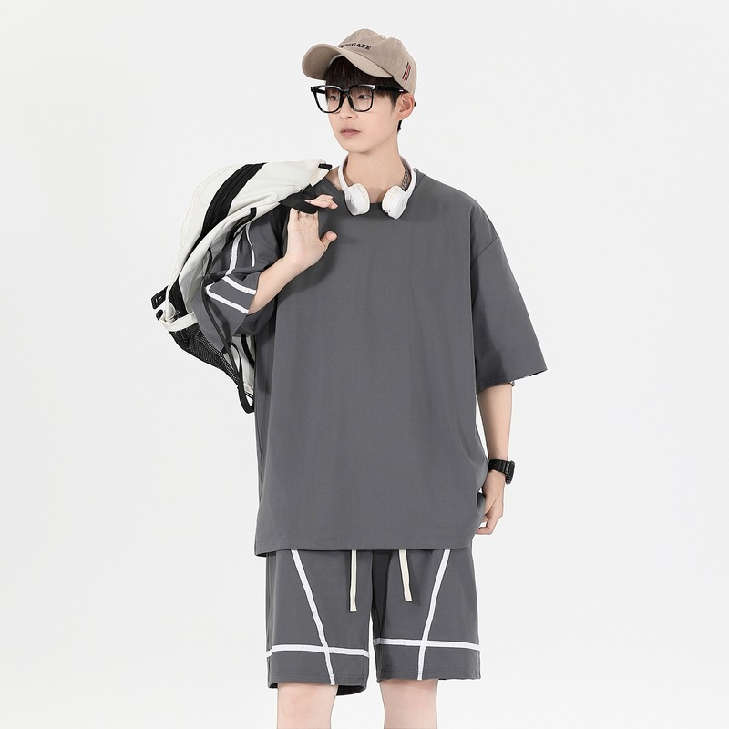 Fábrica de fuente personalizable logotipo de verano niño cuello redondo suelto camiseta de manga corta pantalones cortos trajes deportivos casuales para hombres