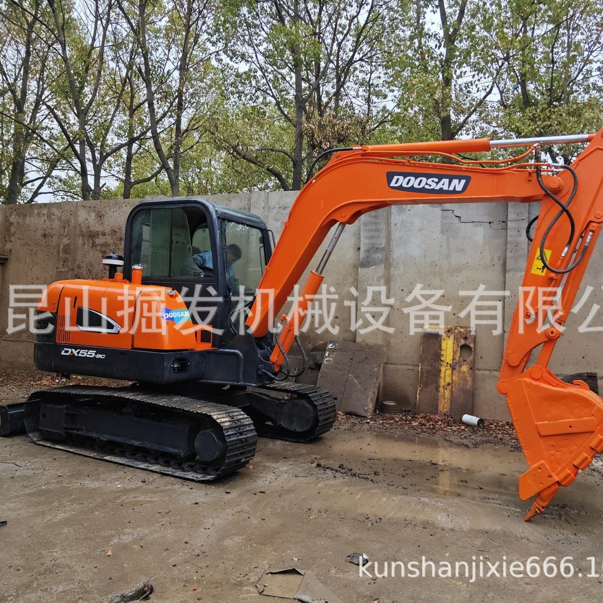 Excavadora Doosan DX55 Excavadora Doosan DX55 - 9c 5 toneladas 6 toneladas