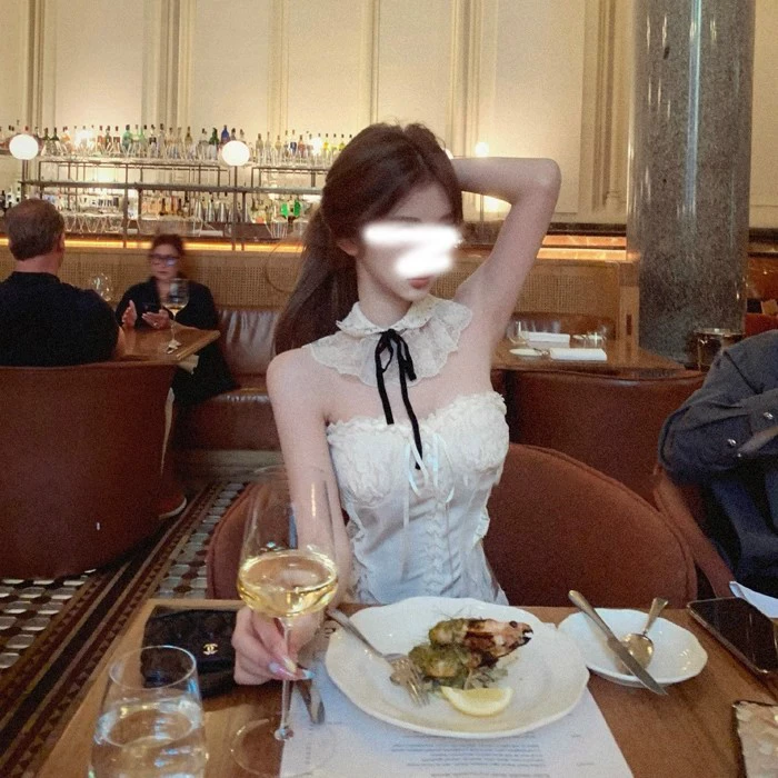 Женский кружевной воротник с медовым воротником + атласный топ, женский комплект из двух предметов, весенне-летний, для похудения, сексуальный камзол