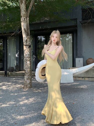Charming and alluring maxi dress with off-shoulder design, perfect for summer, featuring a stylish French seaside vacation vibe, featuring a fishtail silhouette and a fish-shaped, flattering fit-and-flare design.