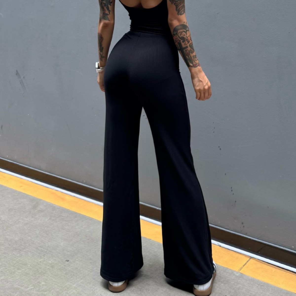 Pantalón perezoso que muestra la elasticidad de la cadera, enorme y cómodo drapeado, cintura pequeña pura, yoga recto, fitness, pantalones deportivos de ocio, mujeres