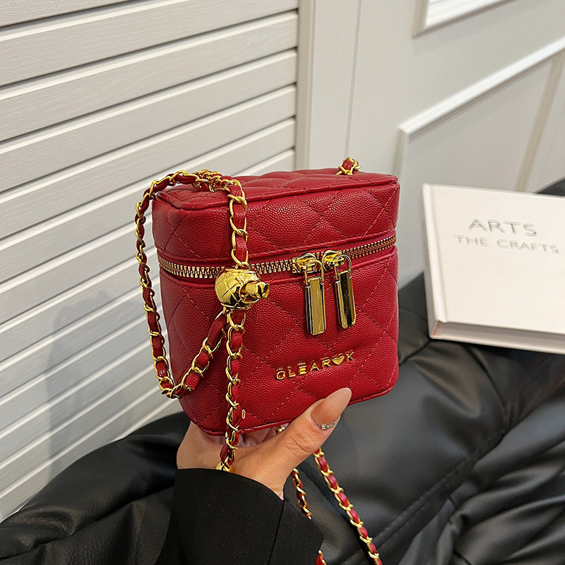 Fragrant Wind Texture Handheld for Women's New 2024 Simple Lingge Chain Bucket Bag, Small and Trendy Crossbody Bag_voghion.com