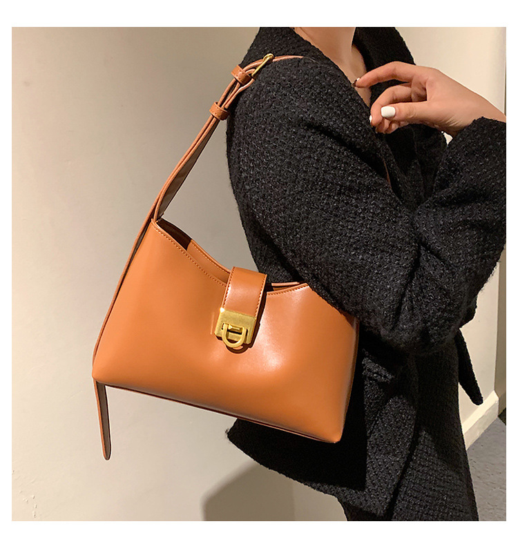 2021 New Bucket Female Bag Korean Solid Color Large-capacity Commuter Diagonal Bag display picture 102