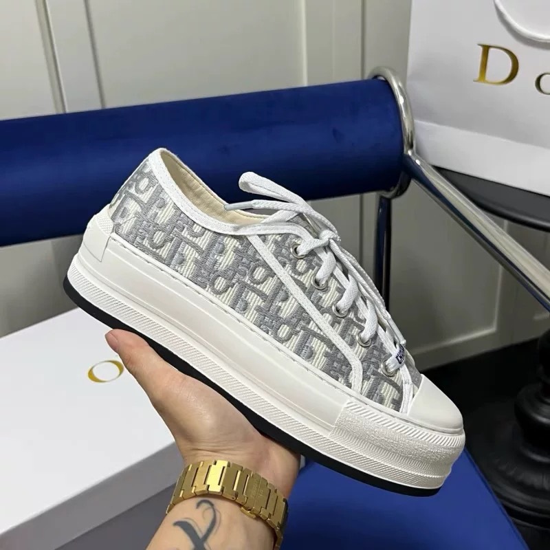 2026 Spring and Autumn New D Brand Letter Embroidery Thick-Soled Height-Increasing Canvas Shoes for Women, Casual Versatile Lace-Up Sneakers for Women